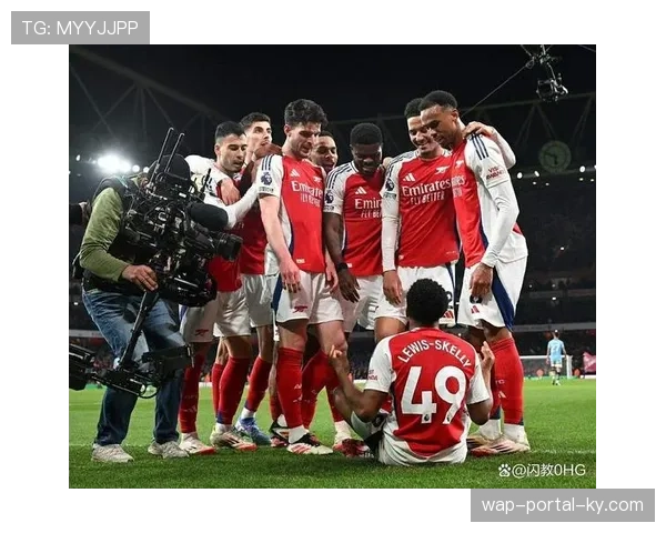 英超争冠呈现三足鼎立态势 阿森纳曼城维拉形成第一集团